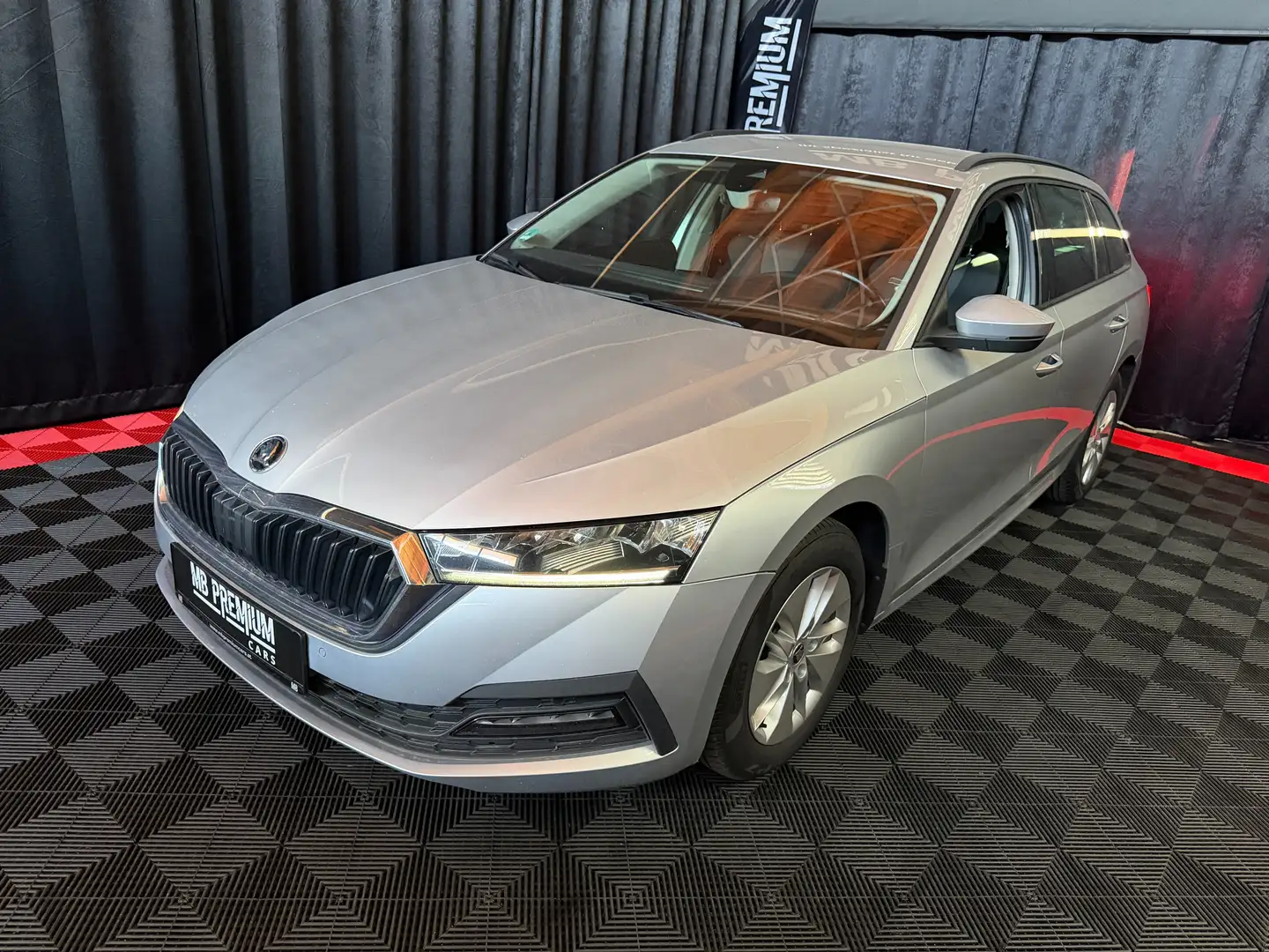 Skoda Octavia Ambition *1-BESITZ*NAVI*SITZHEIZUNG* Grau - 2
