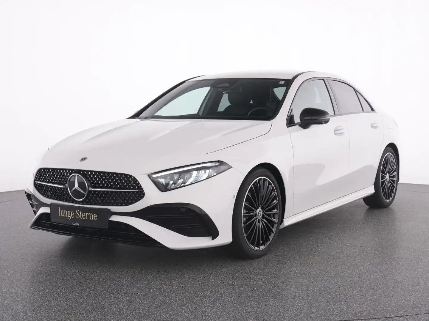 Mercedes-Benz A 200 Lim AMG+19"+LED+Night+KeyGo+360°+Totw+PTS+ White - 2
