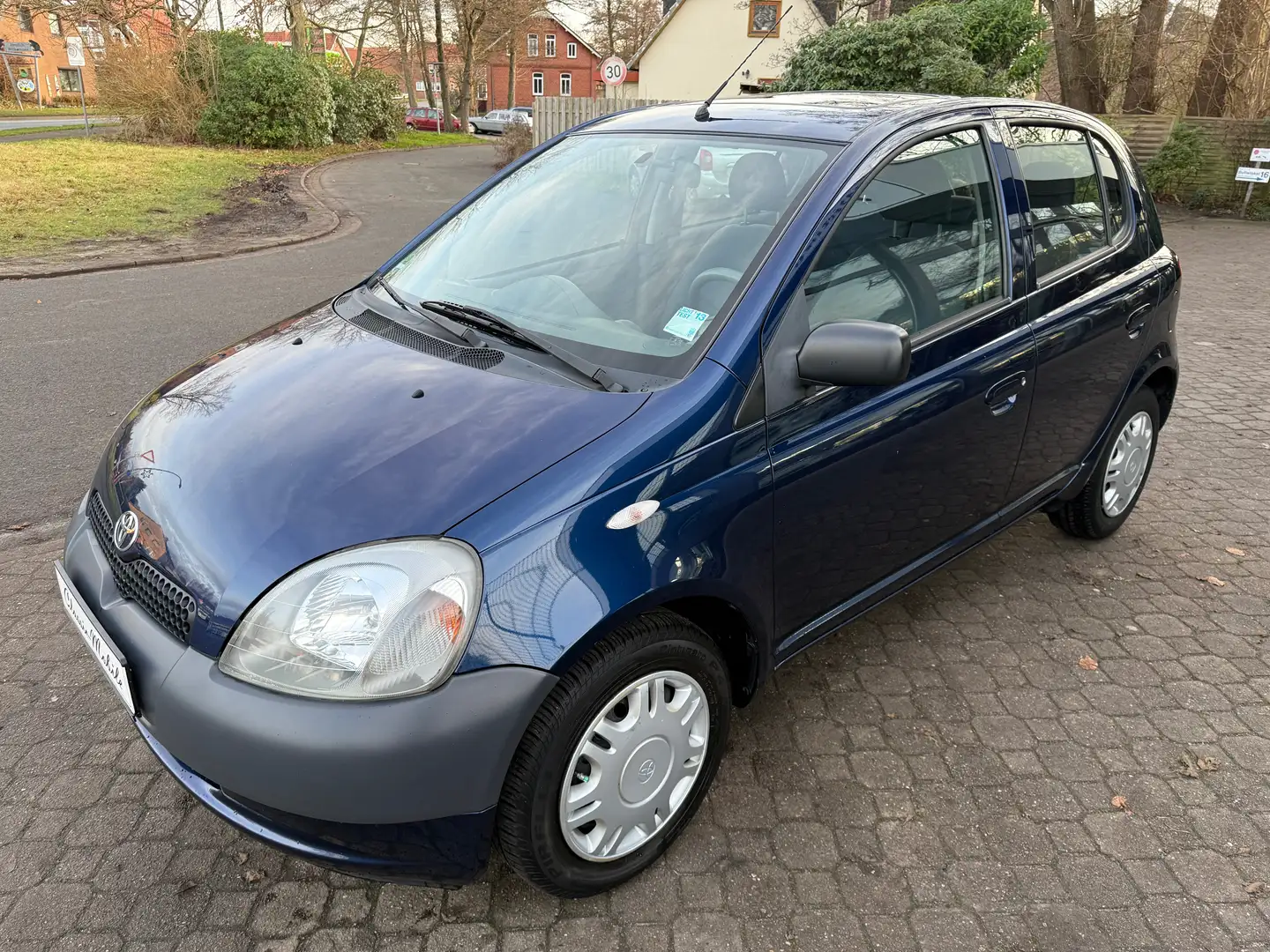 Toyota Yaris Yaris 1.0 VVT-i Bleue *nur 98 TKM*2.Hand*HU 5/2027 Blau - 2