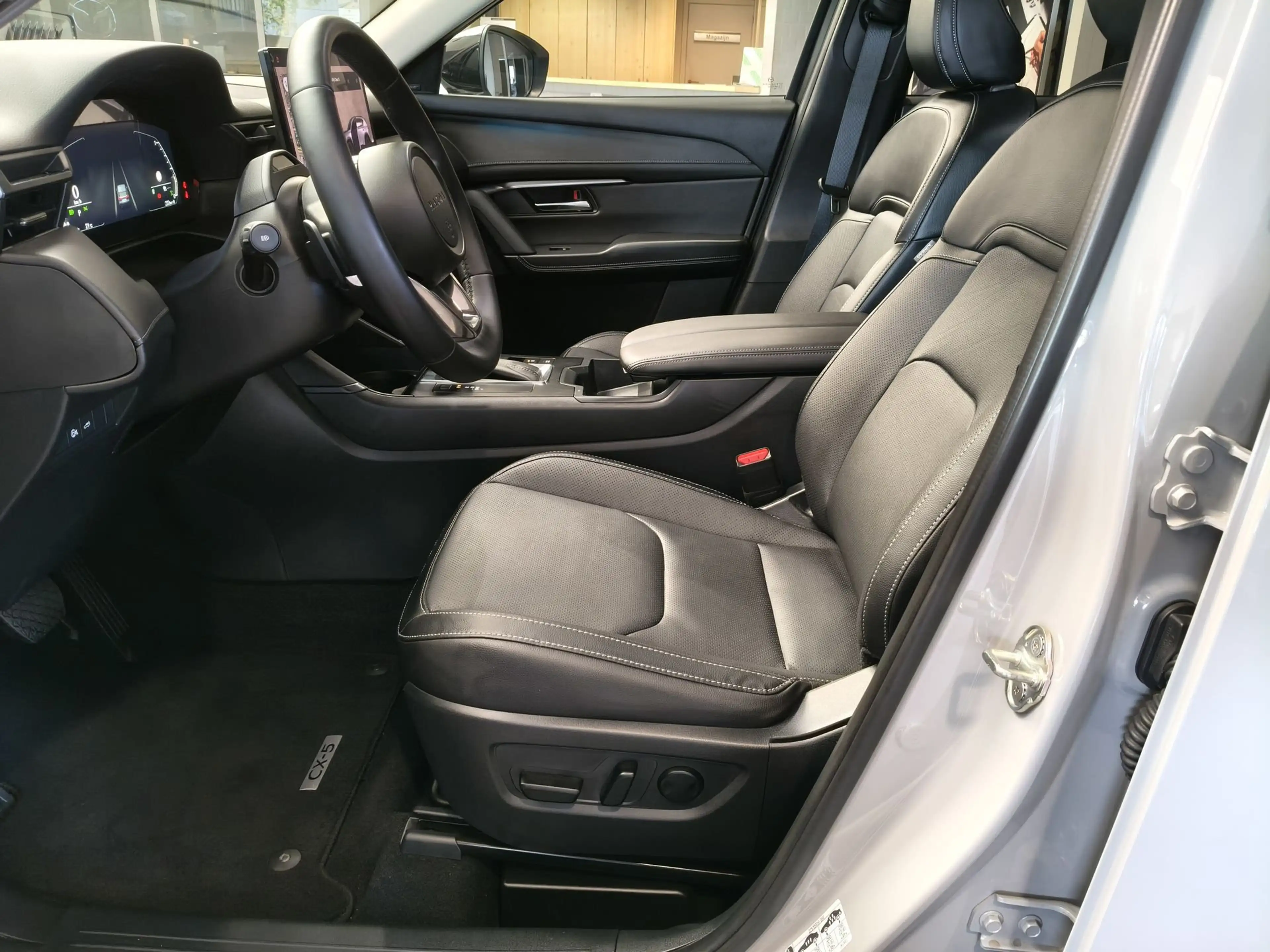Mazda 5 2.5 e-SKYACTIV G 141 Homura — photo 13