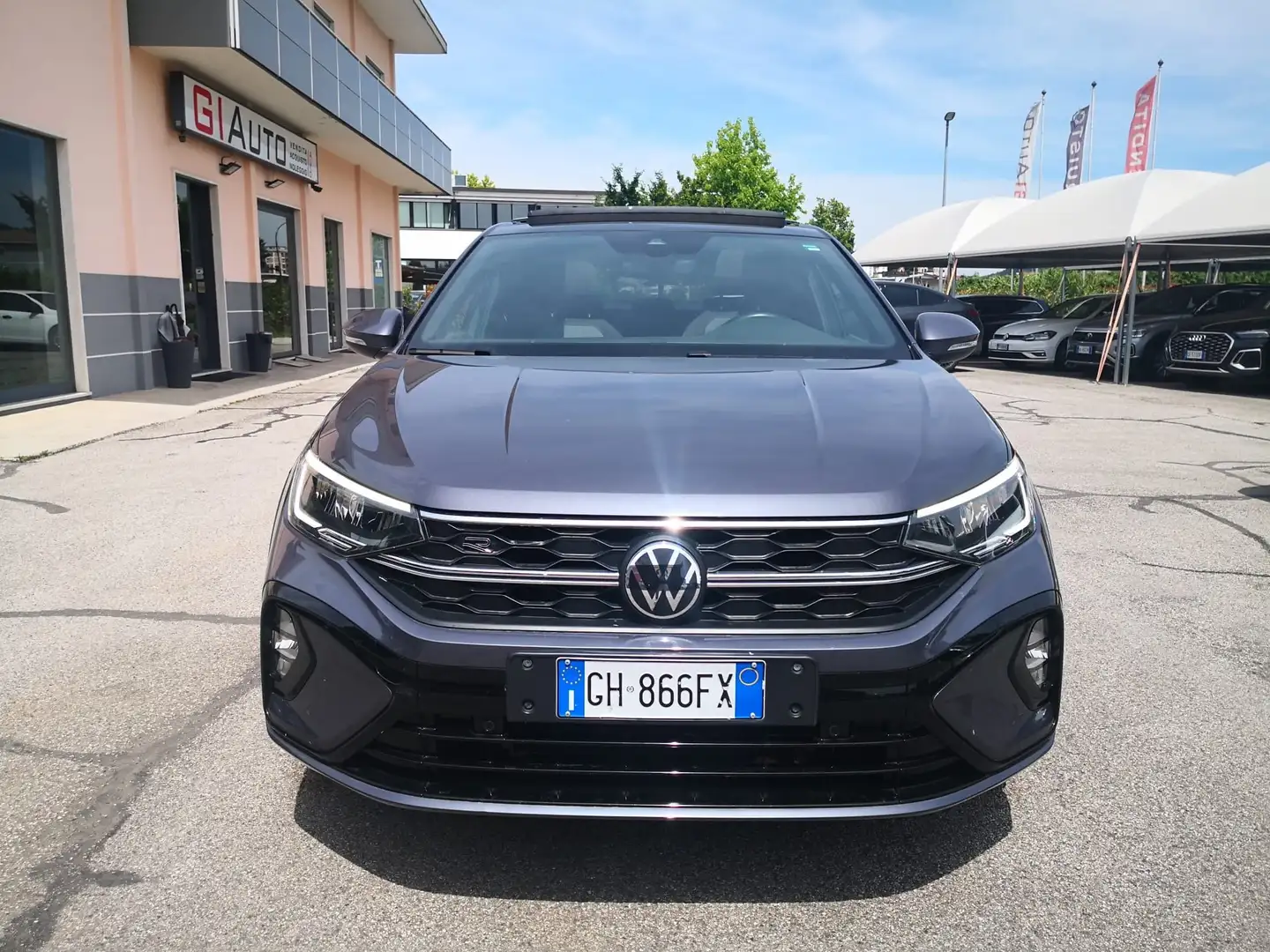 Volkswagen Taigo 1.0 TSI 110 CV R-Line ***TETTO***LED***CAR PLAY*** Grau - 2