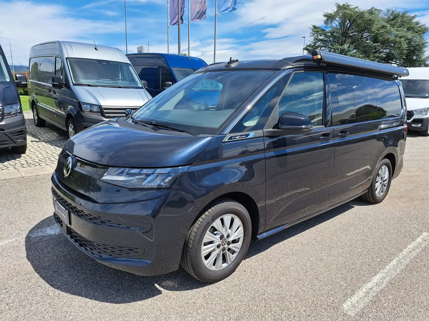 Volkswagen T7 California California T7 2.0 tdi Beach 150cv DSG7 Nero - 2