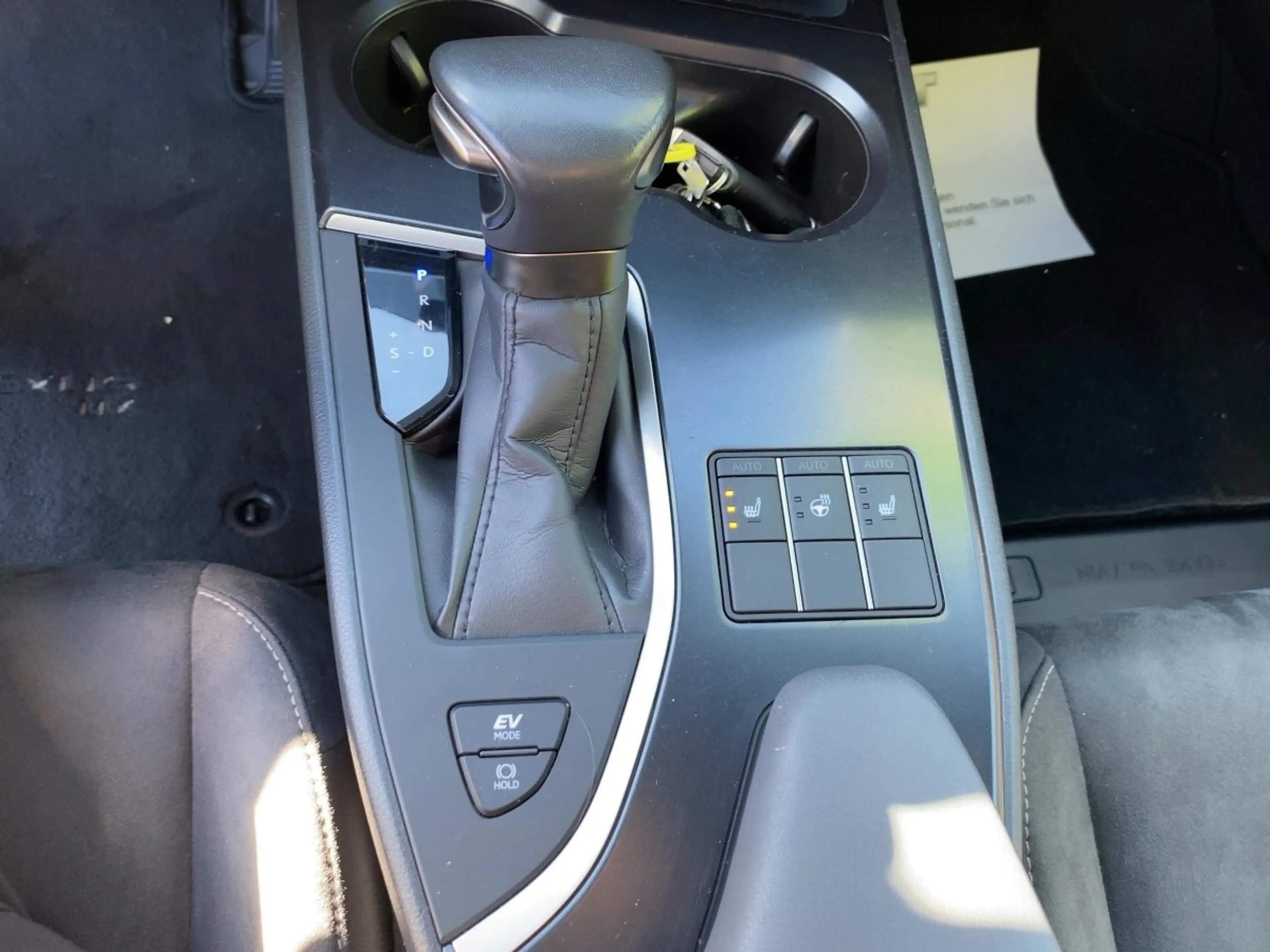 Lexus UX 250h UX 250 h Style Edition zuverlässiger Crossover — photo 19
