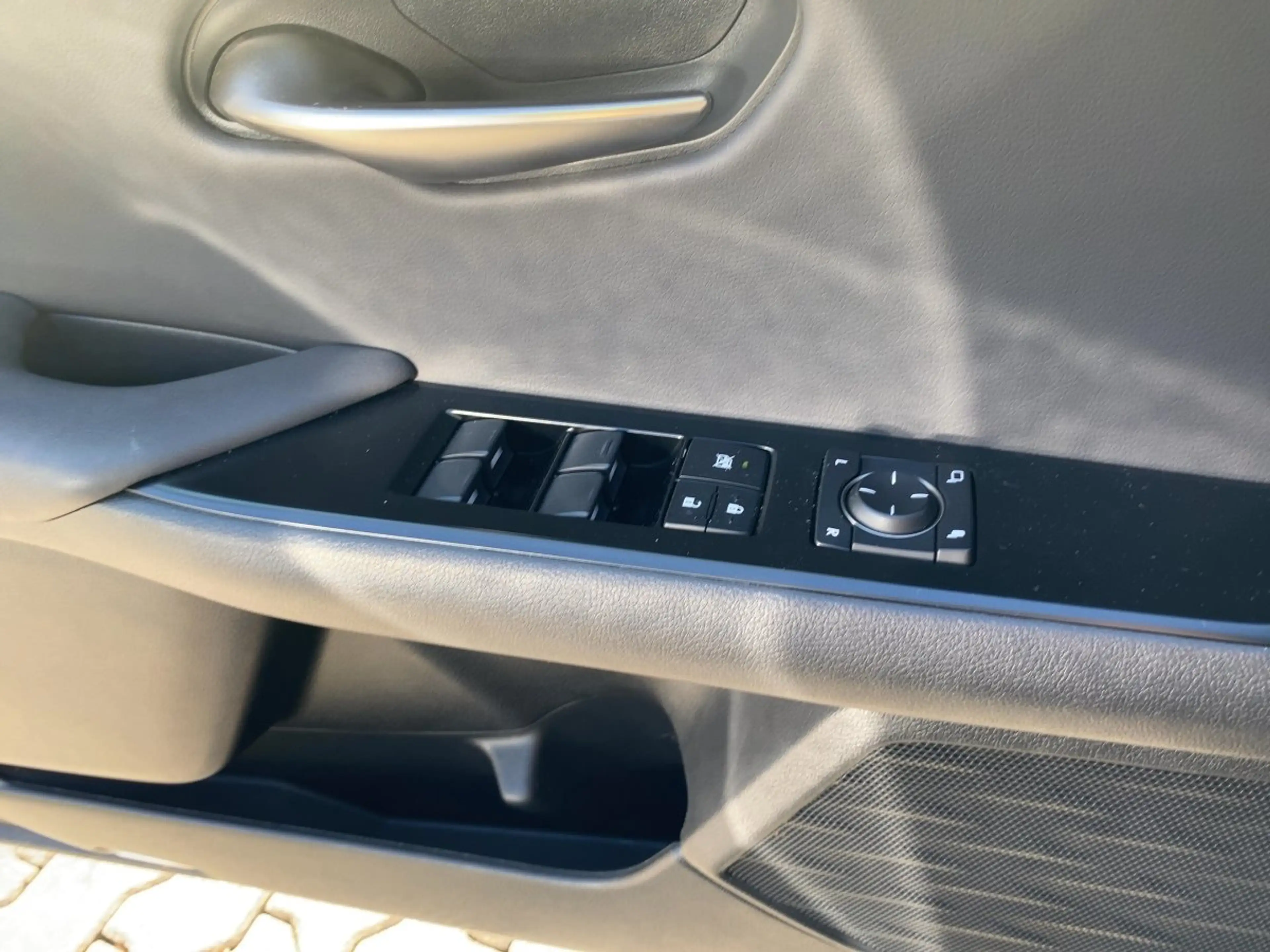 Lexus UX 250h UX 250 h Style Edition zuverlässiger Crossover — photo 21