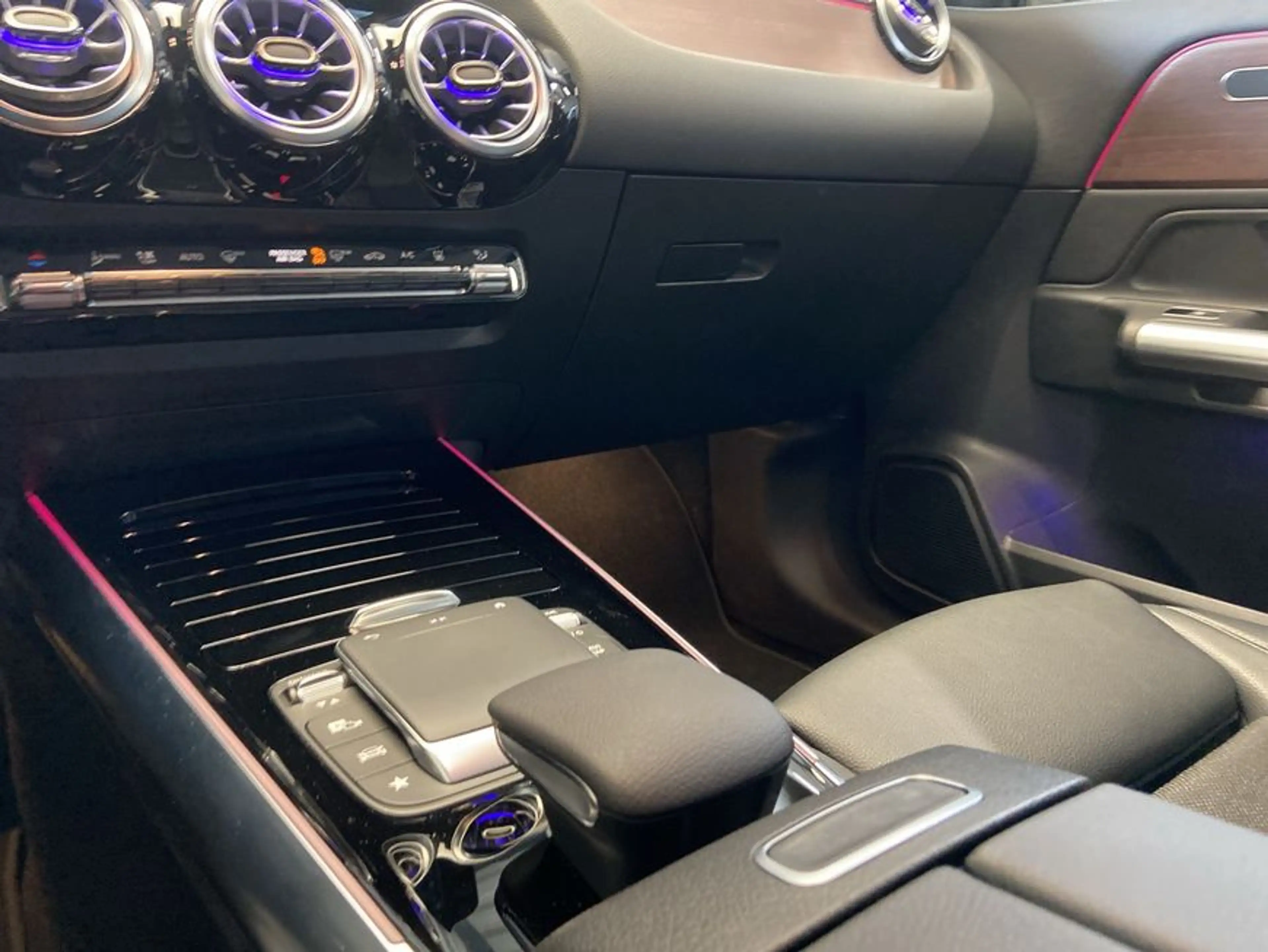 Mercedes-Benz EQA 300 EQA — photo 14