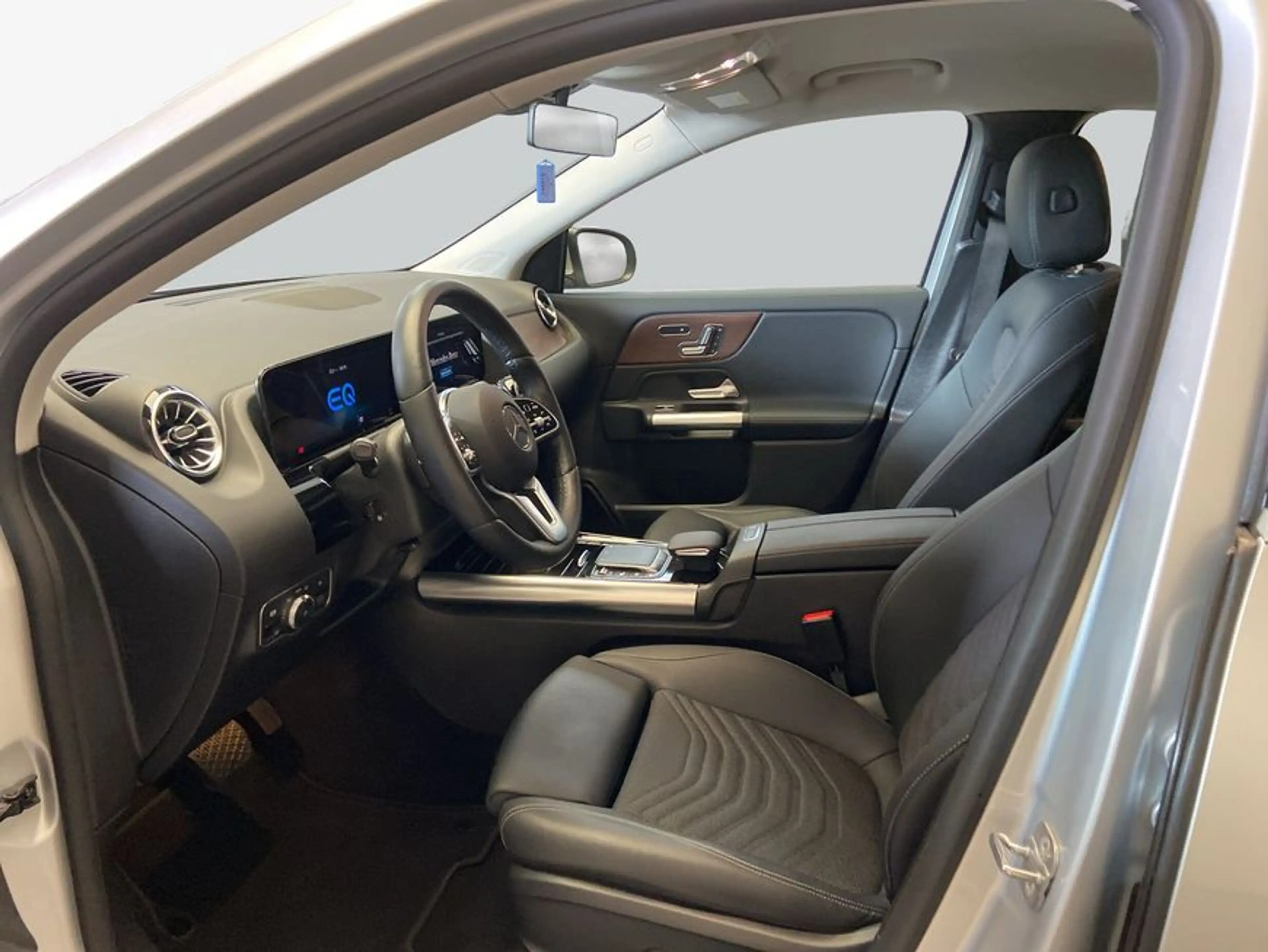 Mercedes-Benz EQA 300 EQA — photo 9