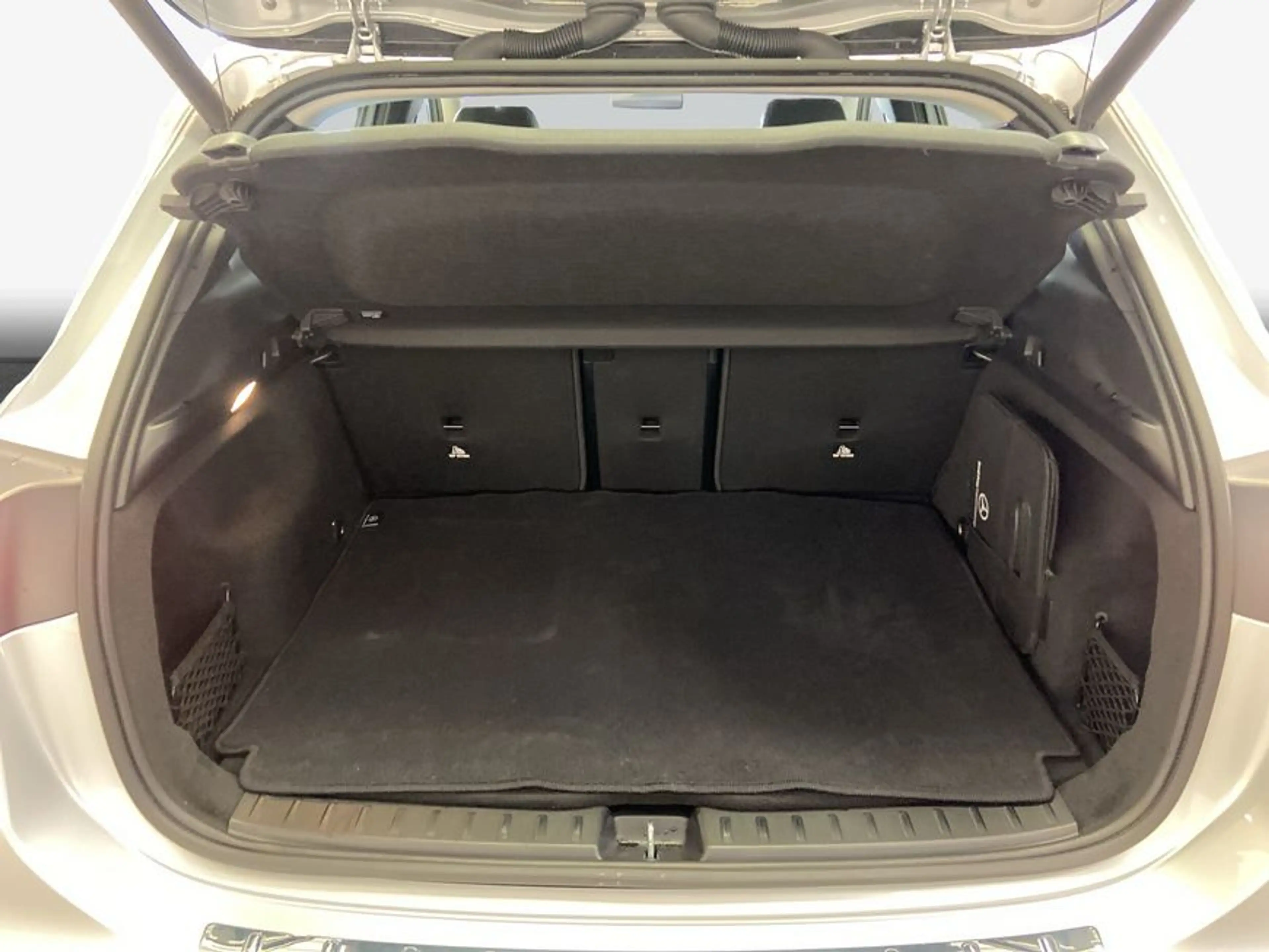 Mercedes-Benz EQA 300 EQA — photo 8