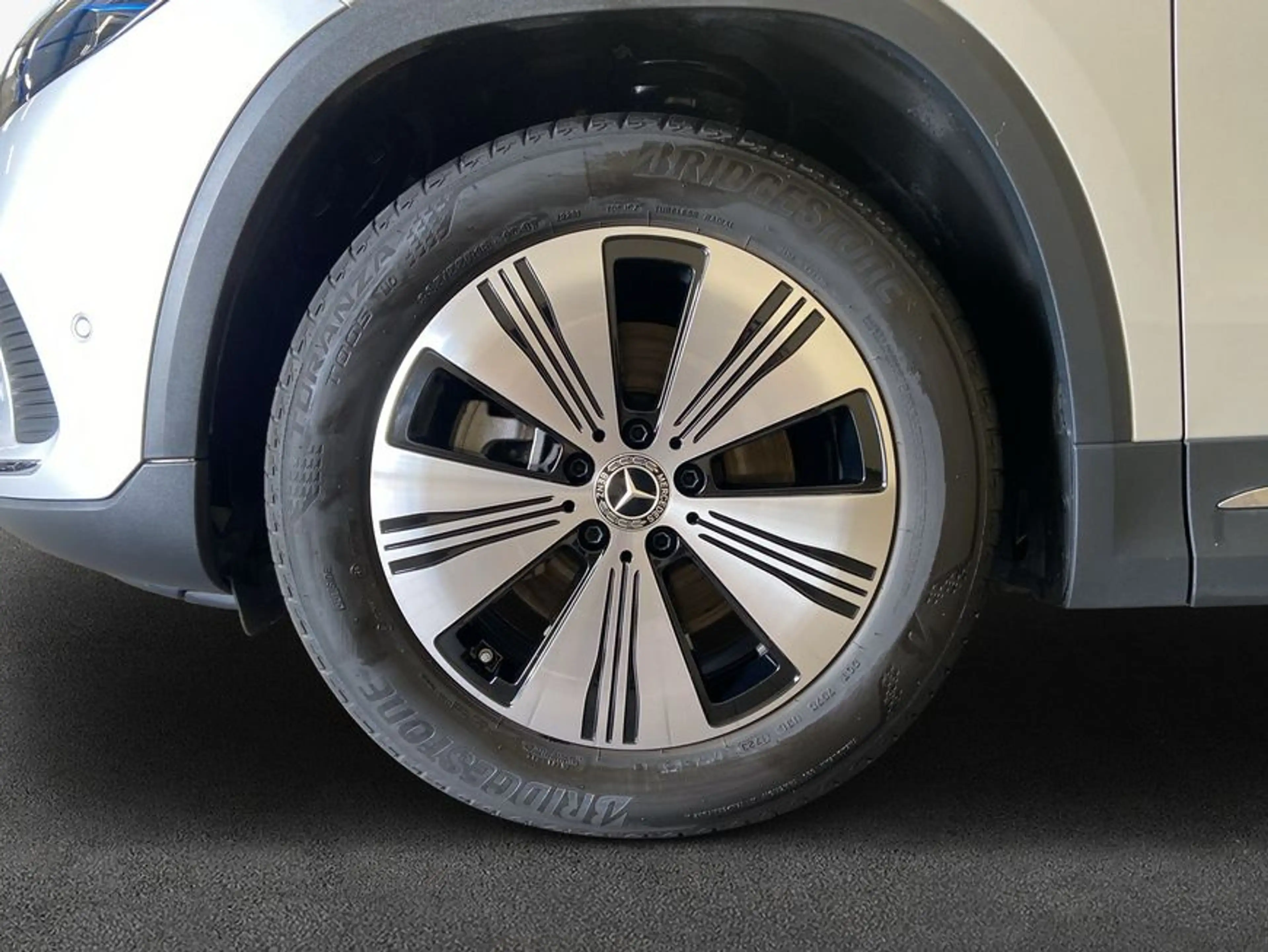 Mercedes-Benz EQA 300 EQA — photo 7