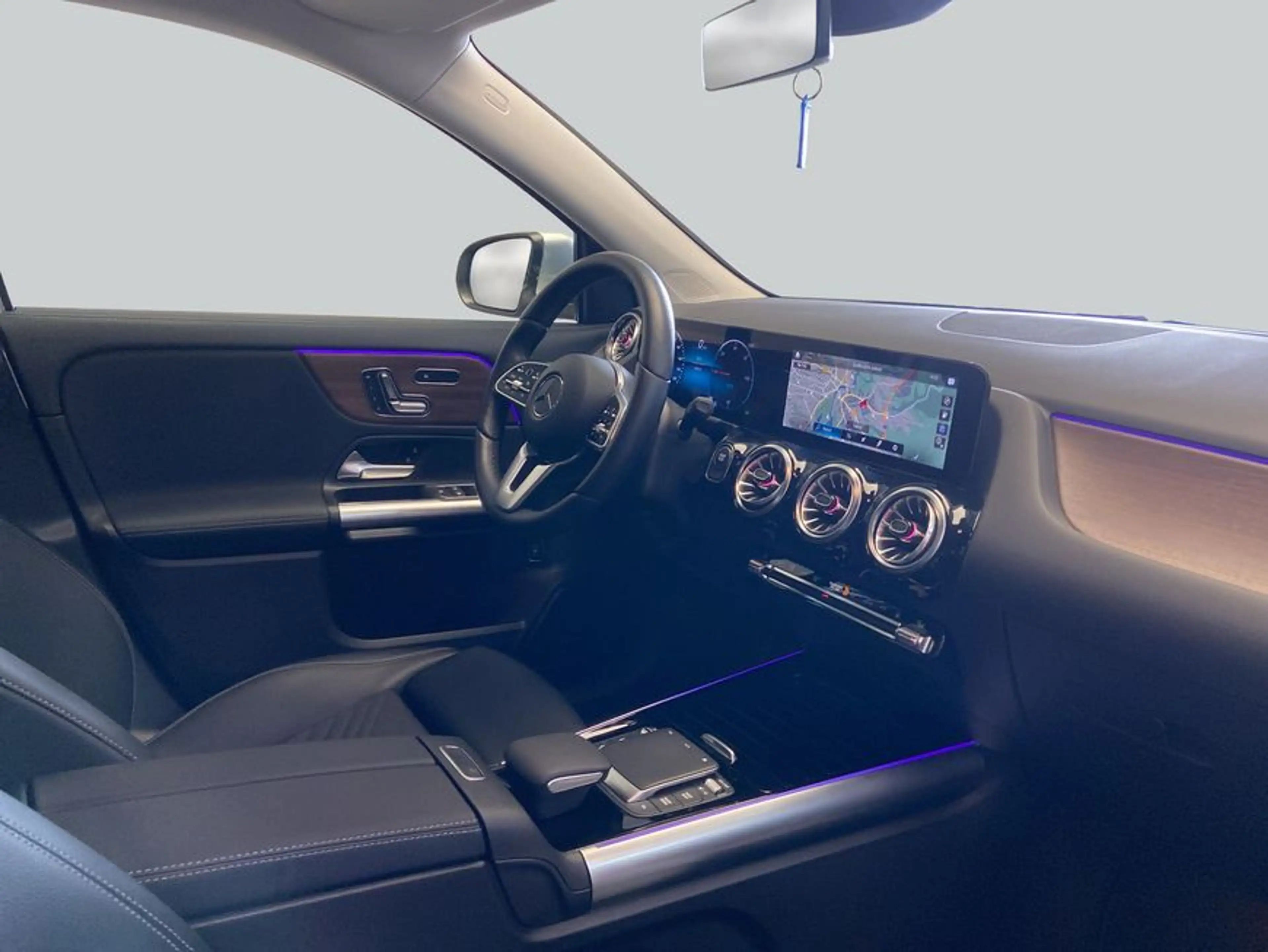 Mercedes-Benz EQA 300 EQA — photo 15