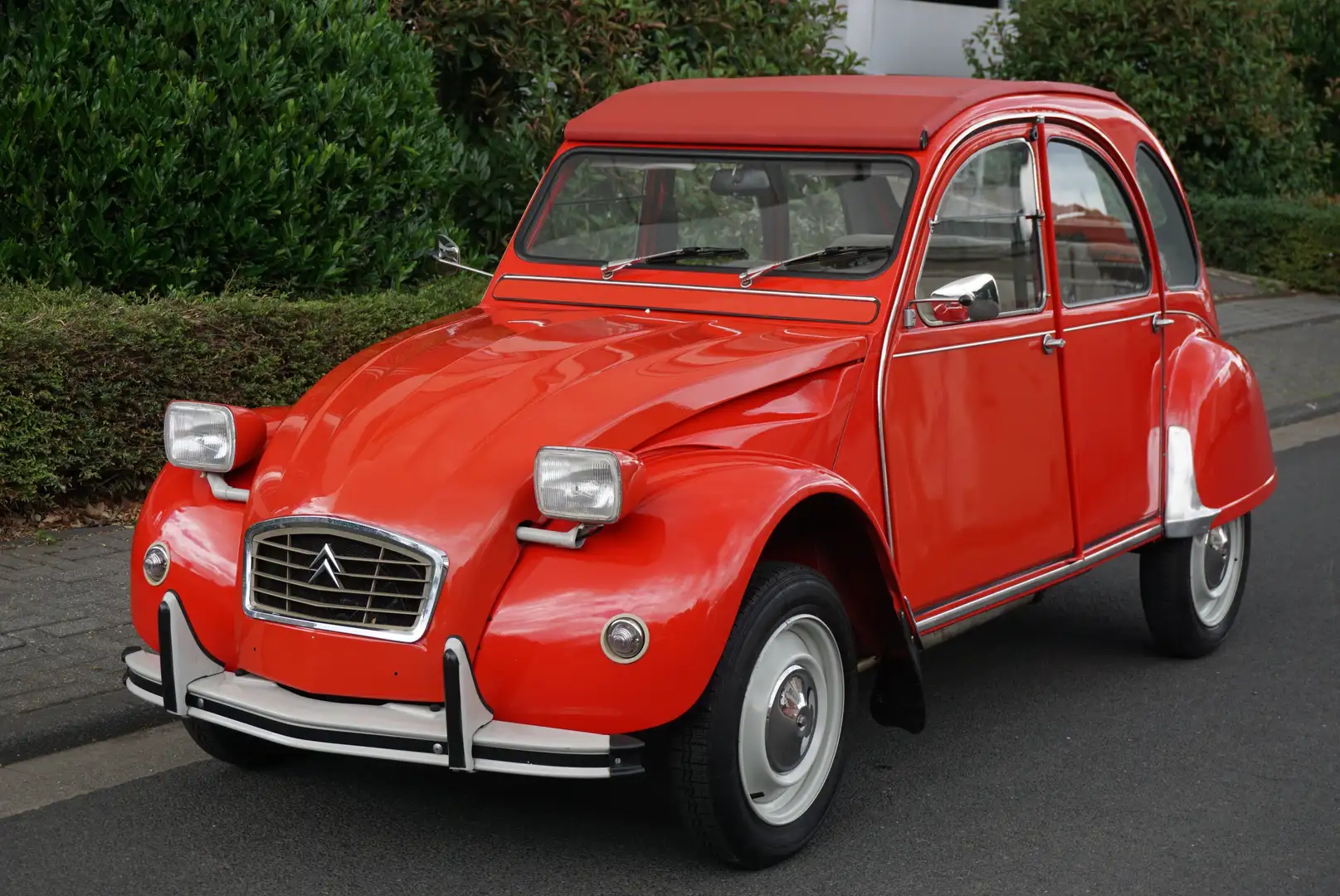 Citroen 2CV 6 Ente in rot, AZ-L in super Zustand, AHK Rot - 1