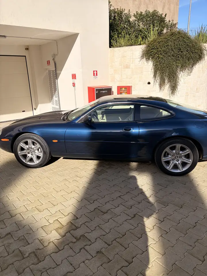 Jaguar XK8 Coupe 4.0, foto 3