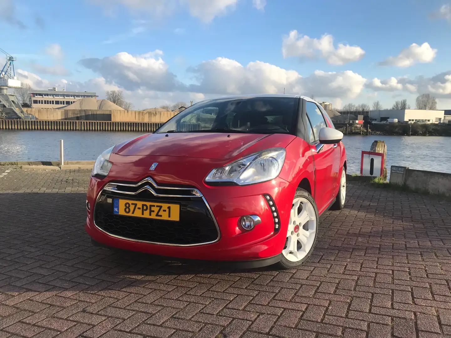Citroen DS3 1.6 So Chic Rood - 2
