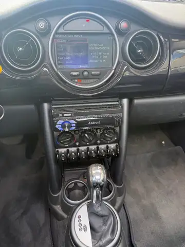 Mini Hatch view 3