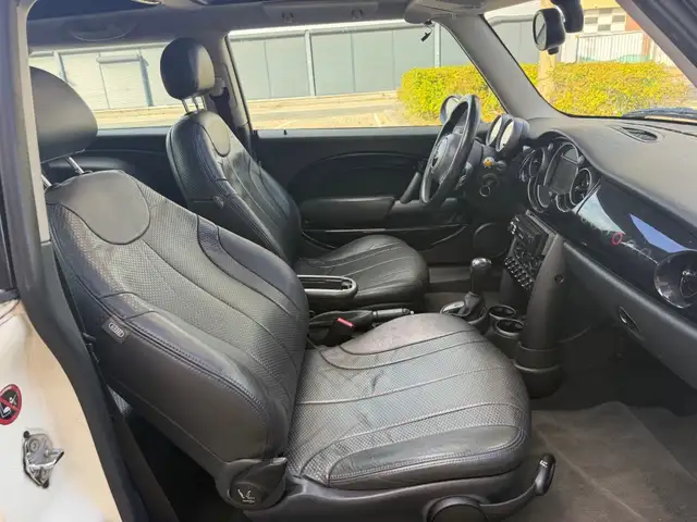 Mini Hatch view 9