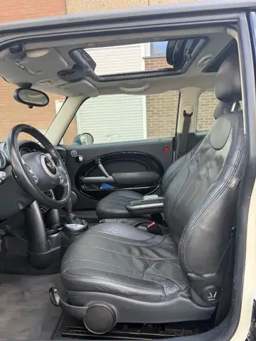 Mini Hatch view 10