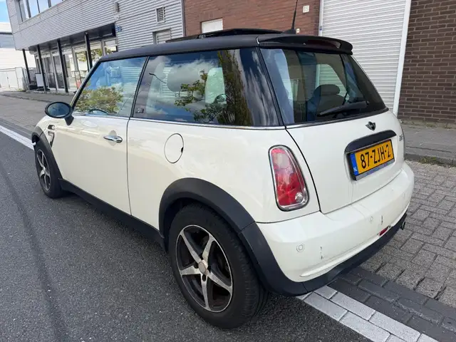 Mini Hatch view 7
