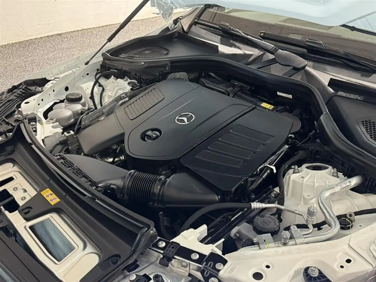 Mercedes-Benz GLC снимка Mercedes-Benz GLC