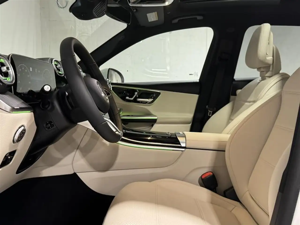 Mercedes-Benz GLC снимка Mercedes-Benz GLC