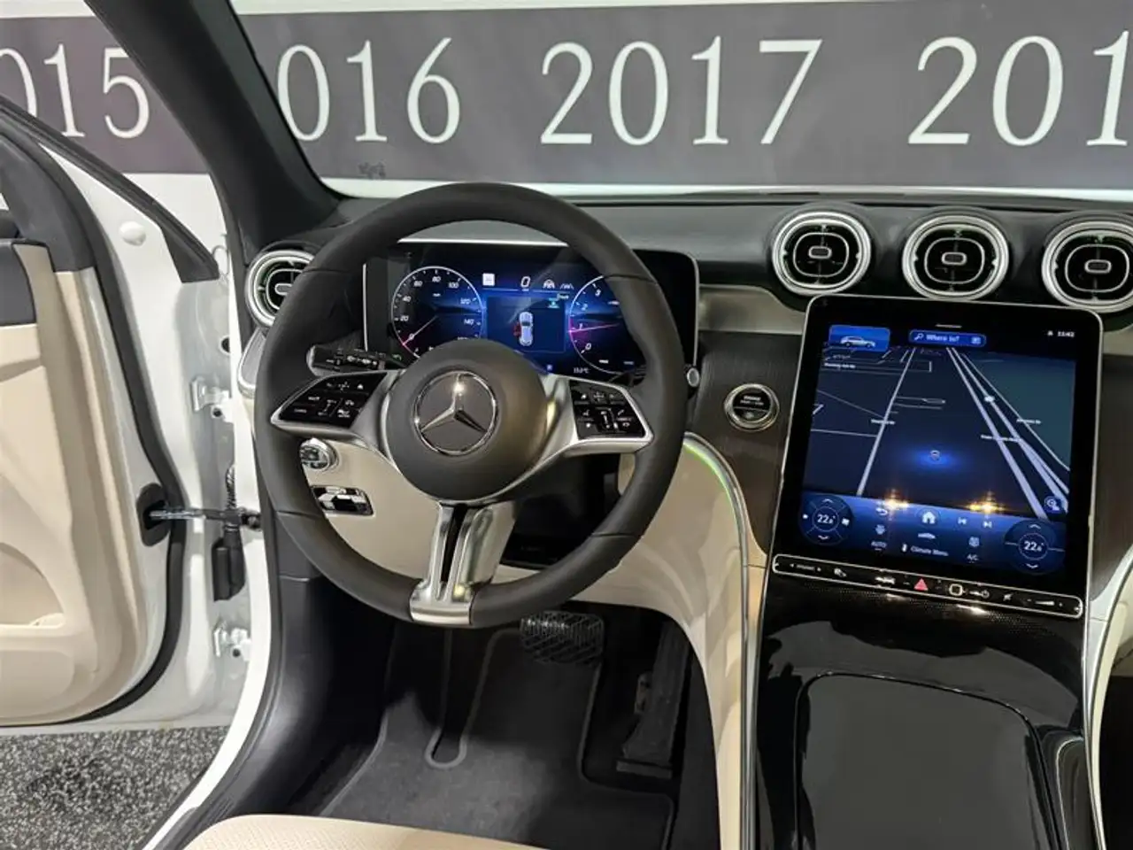 Mercedes-Benz GLC снимка Mercedes-Benz GLC