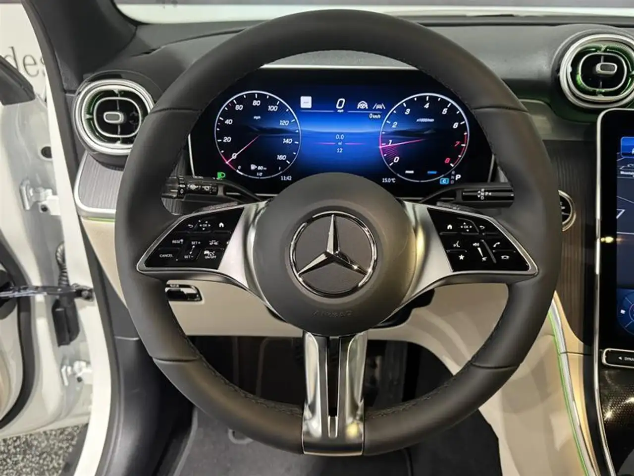 Mercedes-Benz GLC снимка Mercedes-Benz GLC