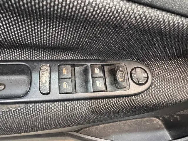 Peugeot 207 view 21