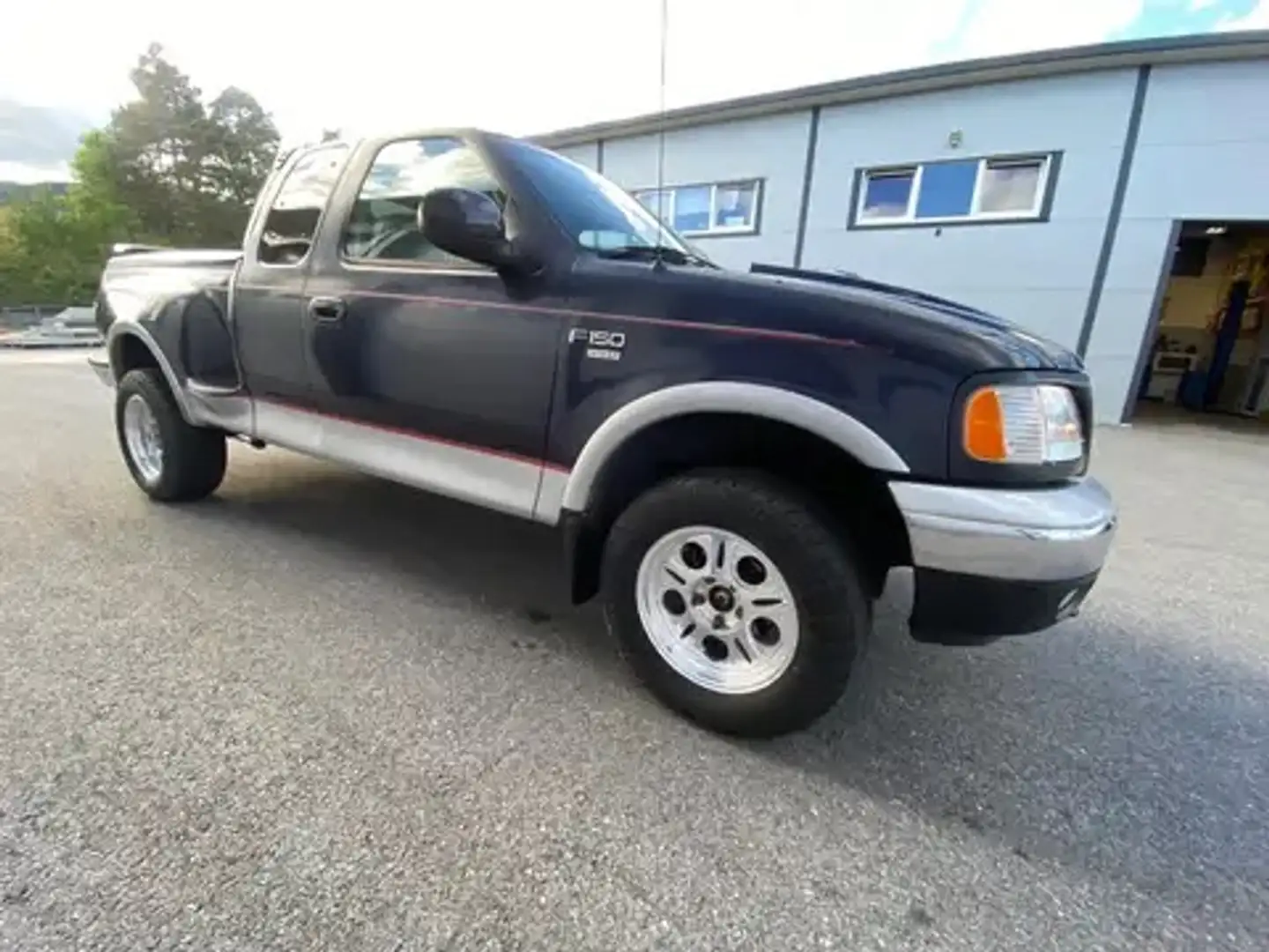 Ford F 150 V8 5,4L Triton Lariat 4x4 Sidestep Blau - 2