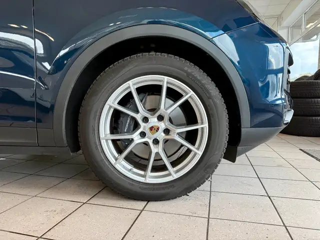 Porsche Cayenne view 5