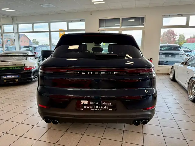 Porsche Cayenne view 3