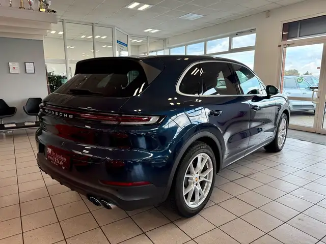 Porsche Cayenne view 4