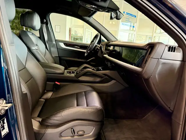Porsche Cayenne view 12