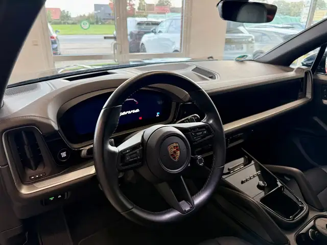 Porsche Cayenne view 14