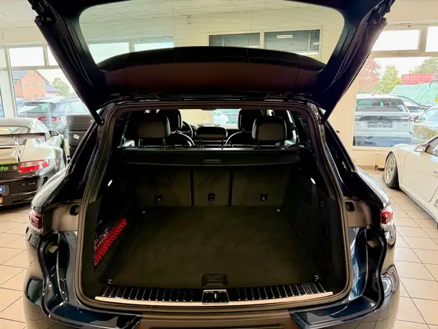Porsche Cayenne view 10