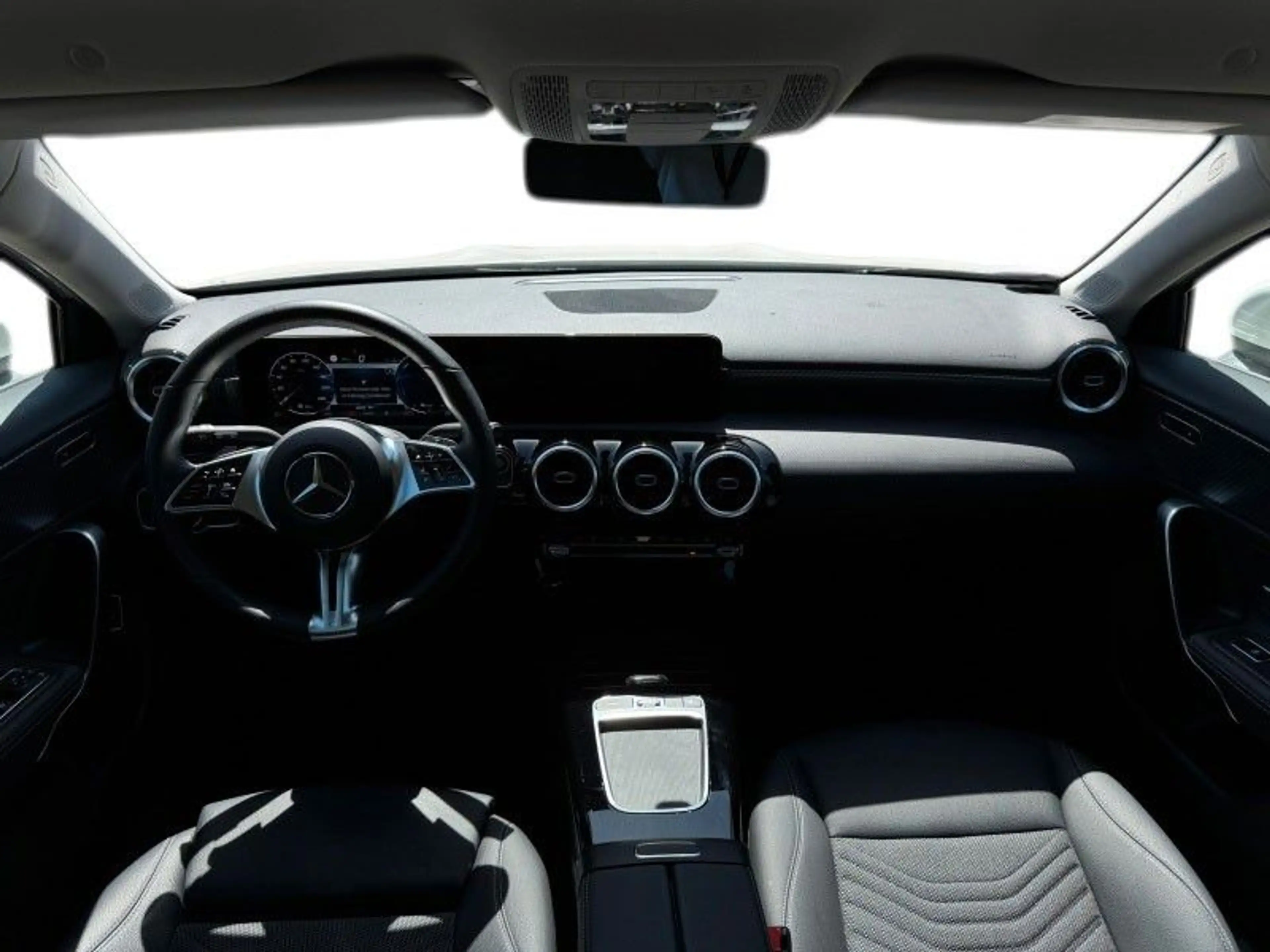 Mercedes-Benz A 250 A A 250 e — photo 11
