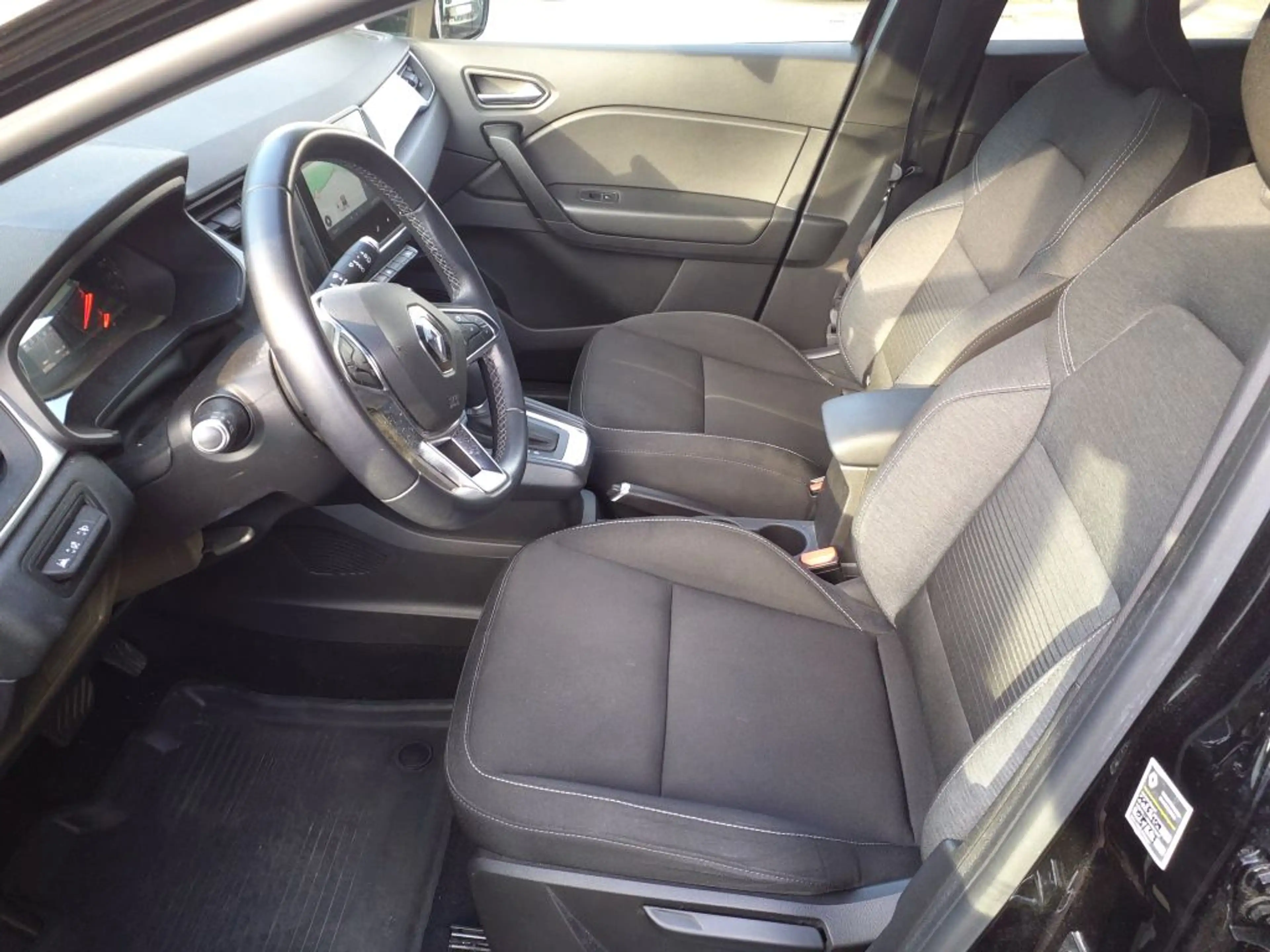 Renault Captur TCe 130 EDC GPF EXPERIENCE — photo 8