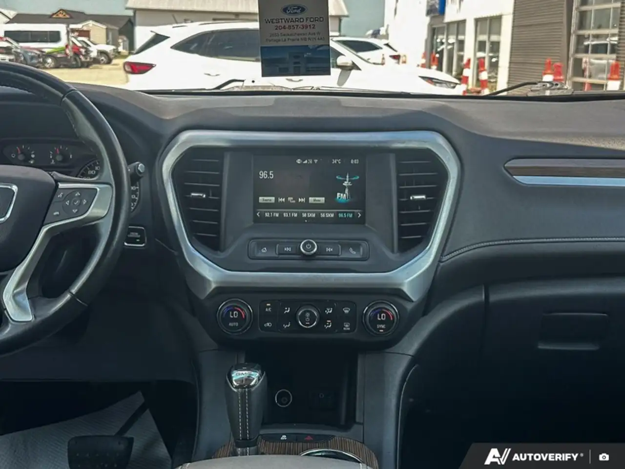 GMC Acadia снимка GMC Acadia