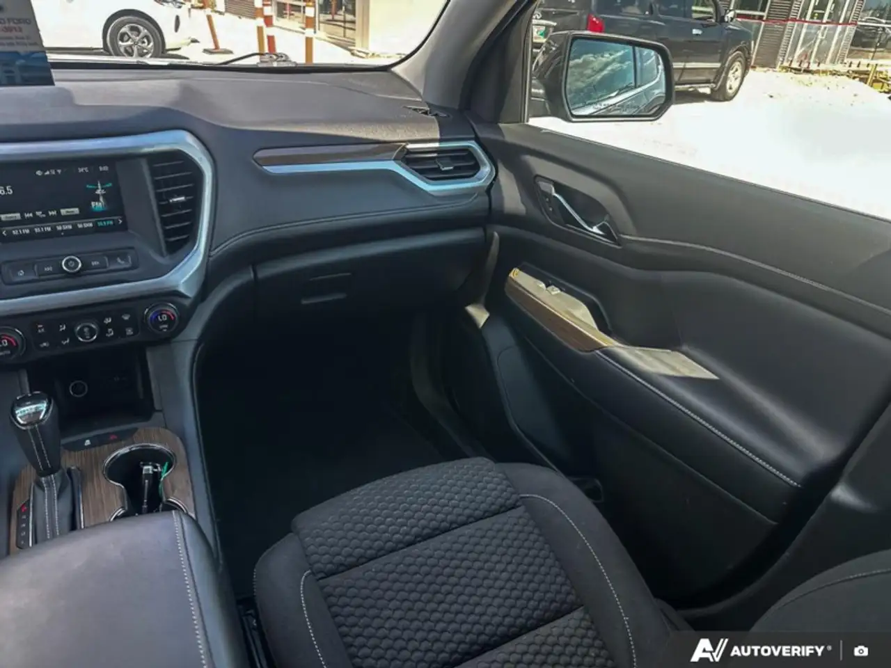 GMC Acadia снимка GMC Acadia