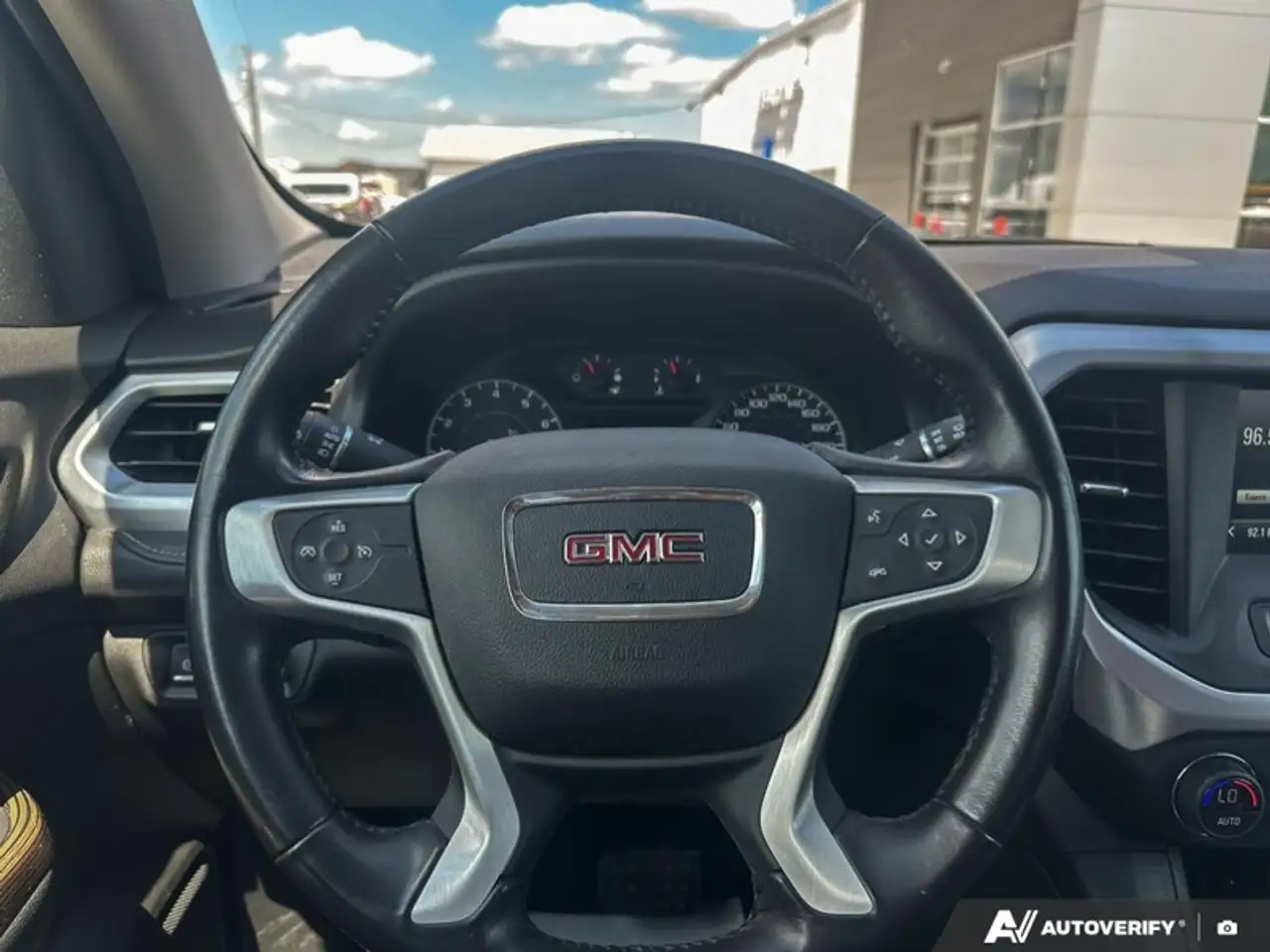 GMC Acadia снимка GMC Acadia