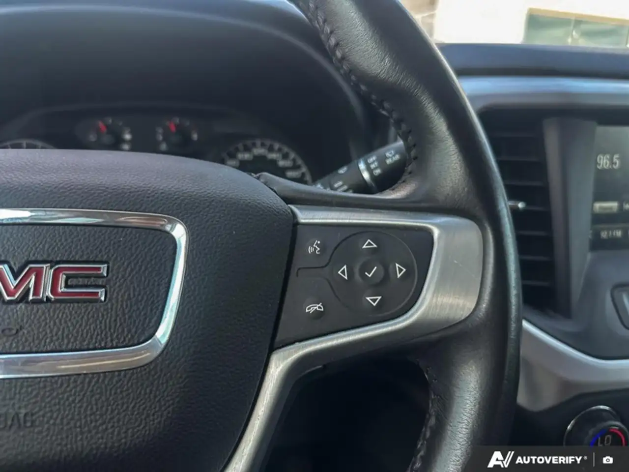 GMC Acadia снимка GMC Acadia