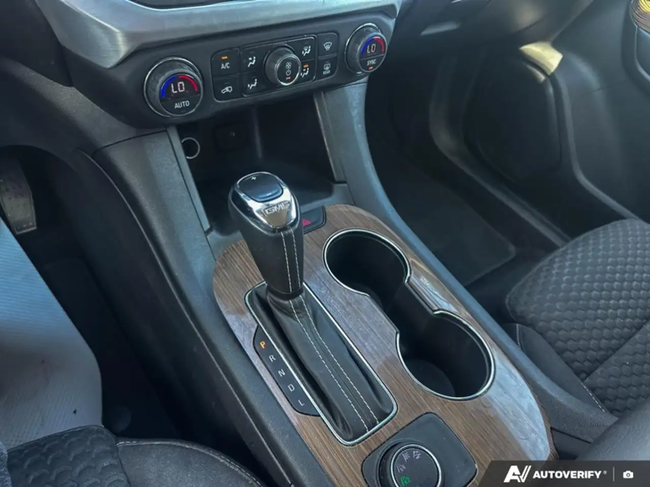 GMC Acadia снимка GMC Acadia