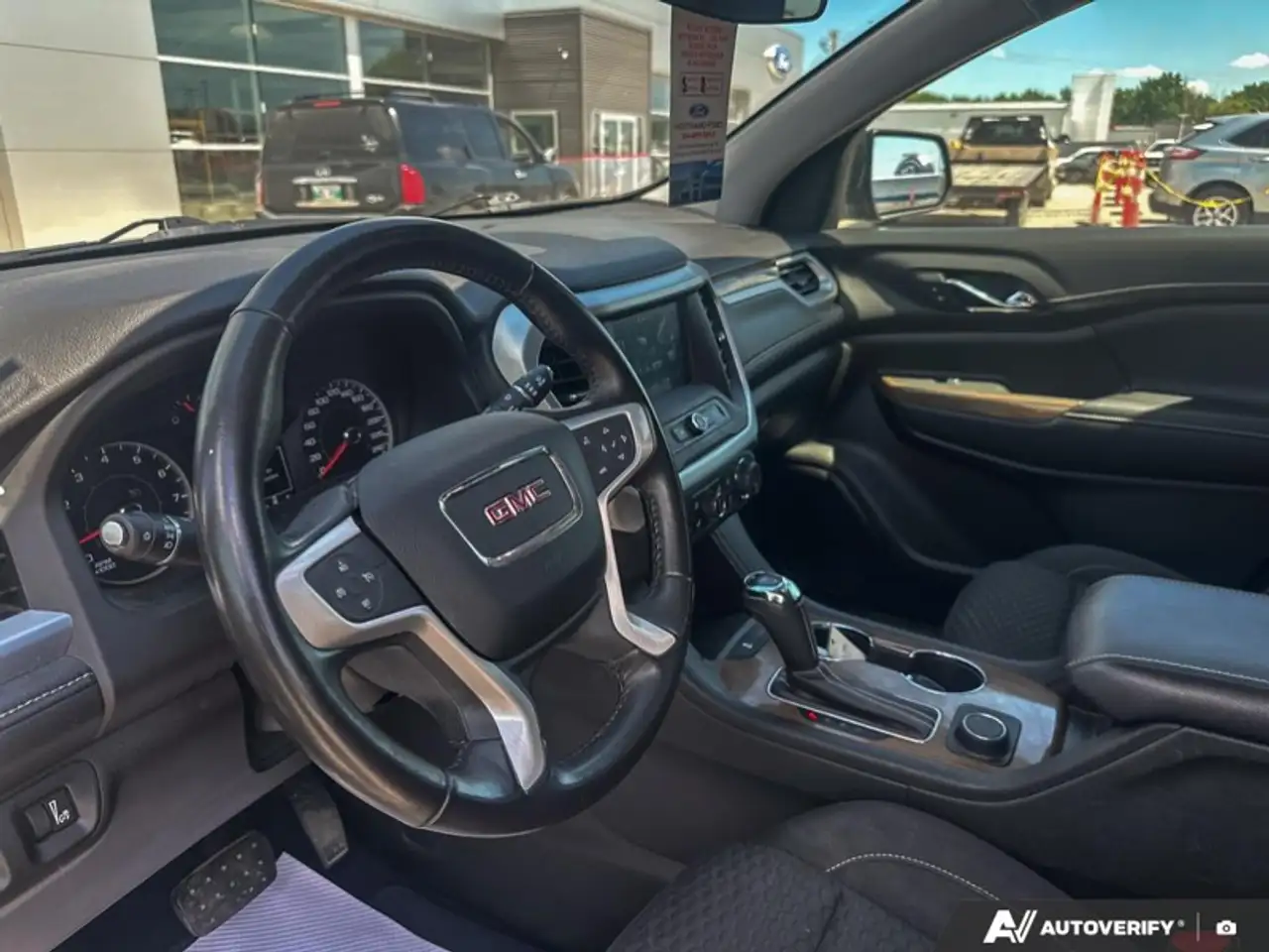 GMC Acadia снимка GMC Acadia