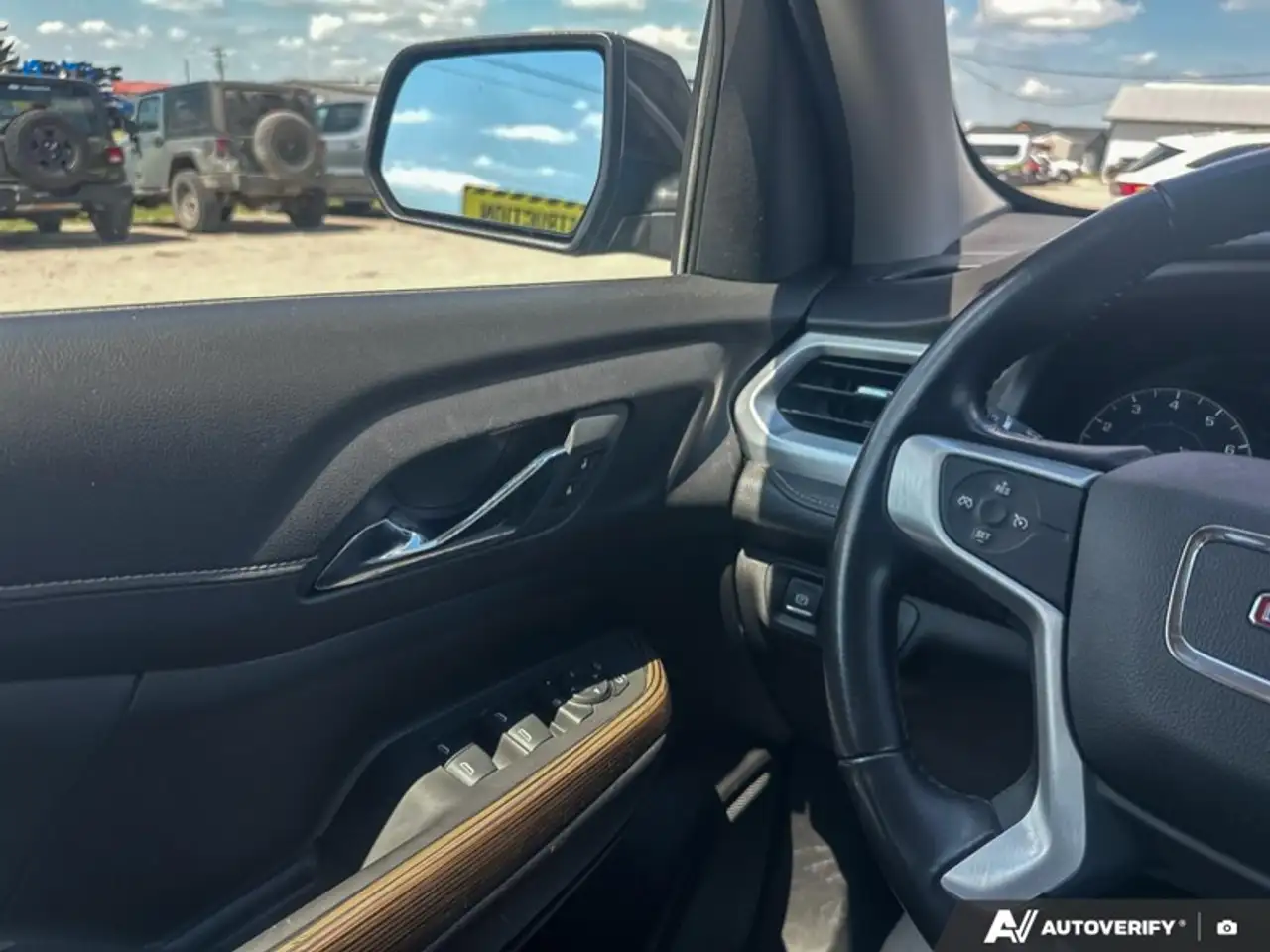 GMC Acadia снимка GMC Acadia