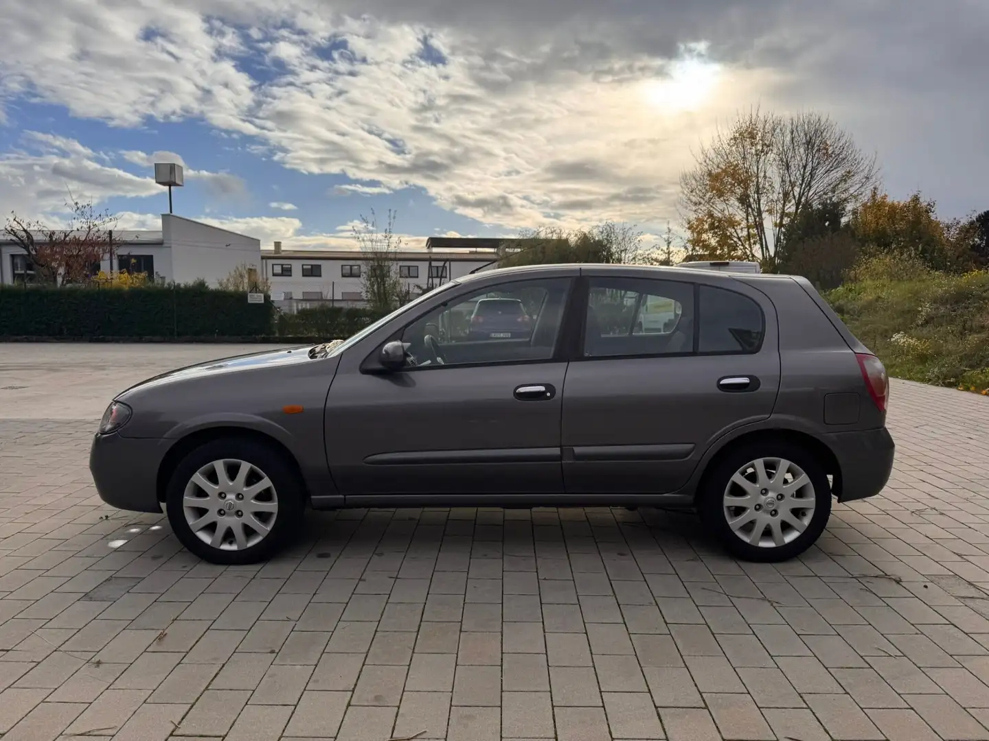 Nissan Almera 1.5 acenta PLUS - 2