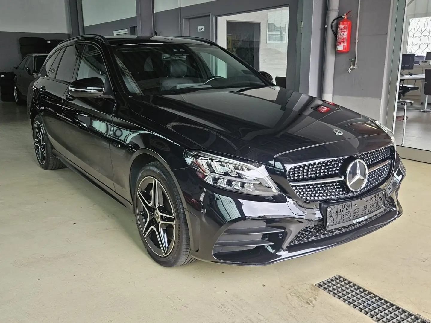 Mercedes-Benz C 300 C300T de AMG-Line +ACC+Standhz.+1.HD+Night Paket Negro - 1