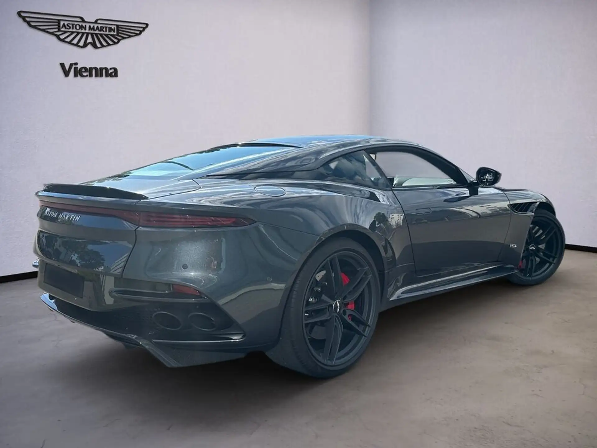 애스턴마틴 DBS Coupe 2019 건메탈 사진 3