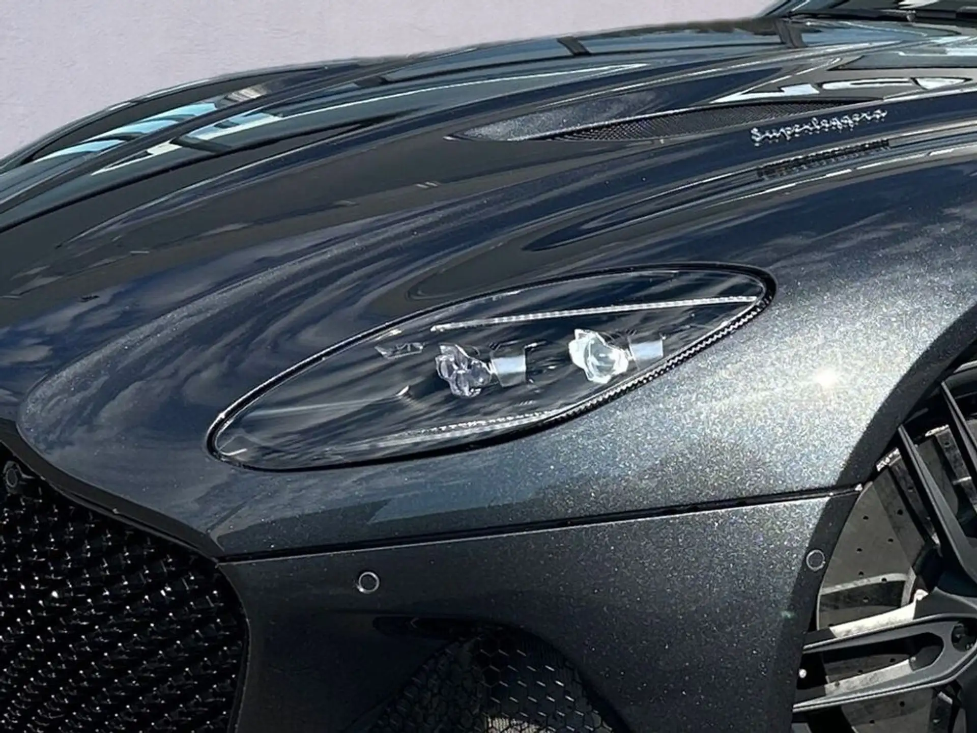애스턴마틴 DBS Coupe 2019 건메탈 사진 5