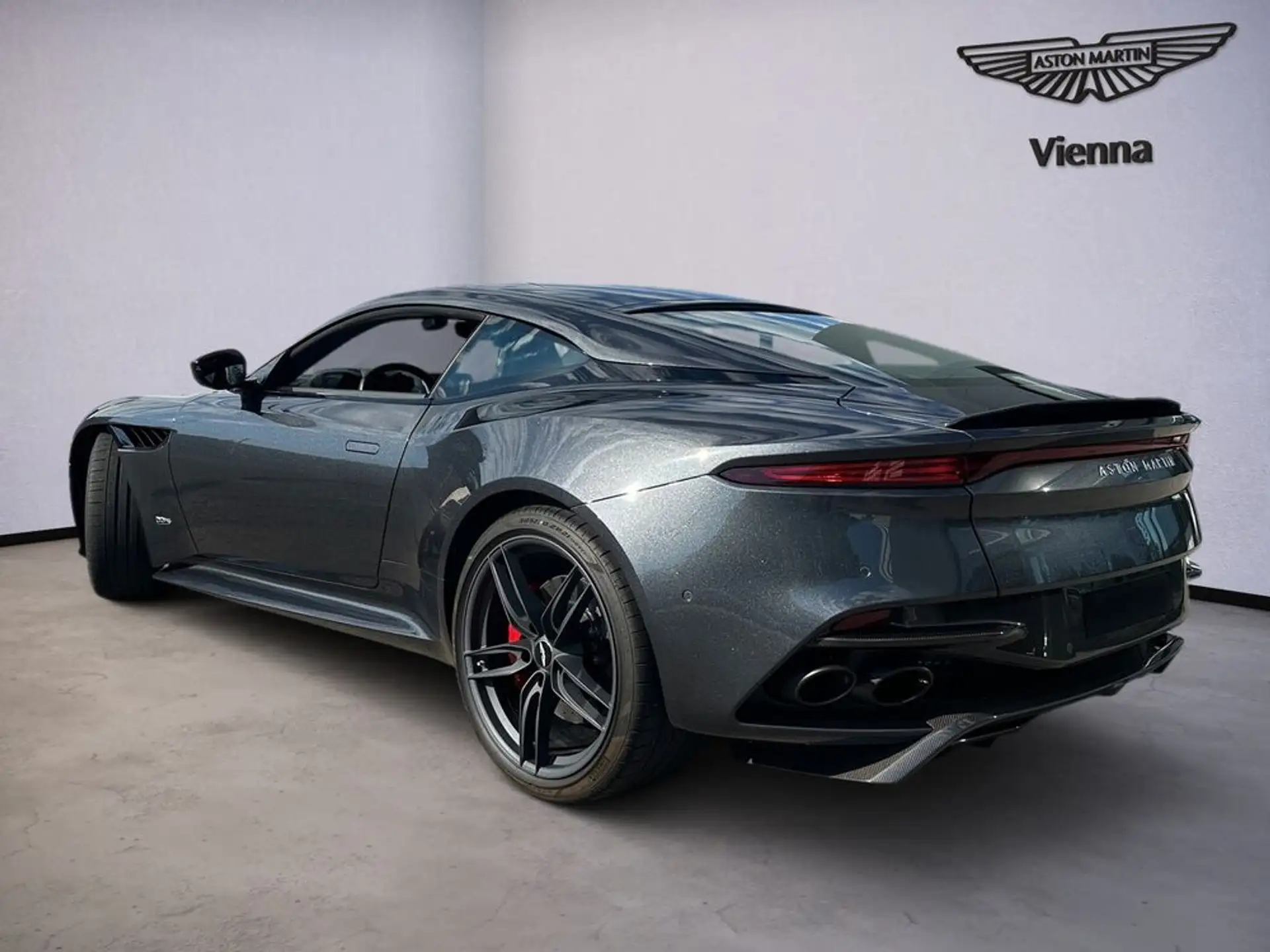 애스턴마틴 DBS Coupe 2019 건메탈 사진 4