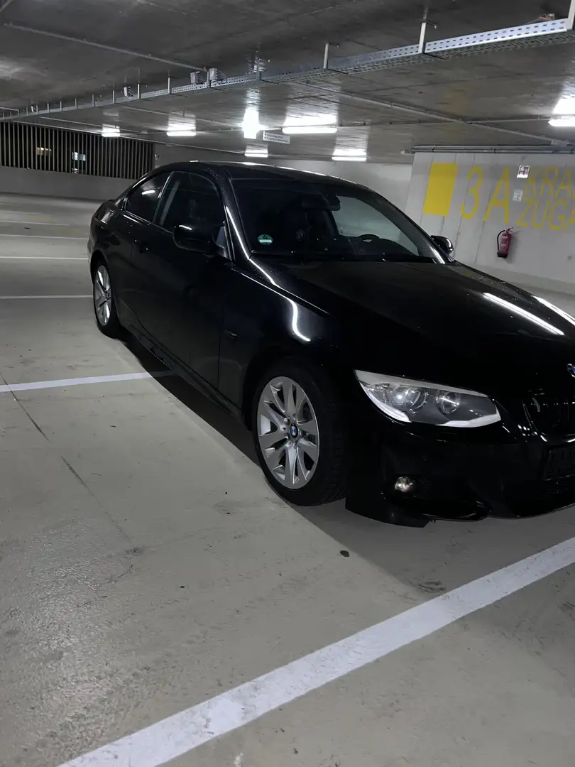 BMW 325 325i M-Paket LCI Schwarz - 2