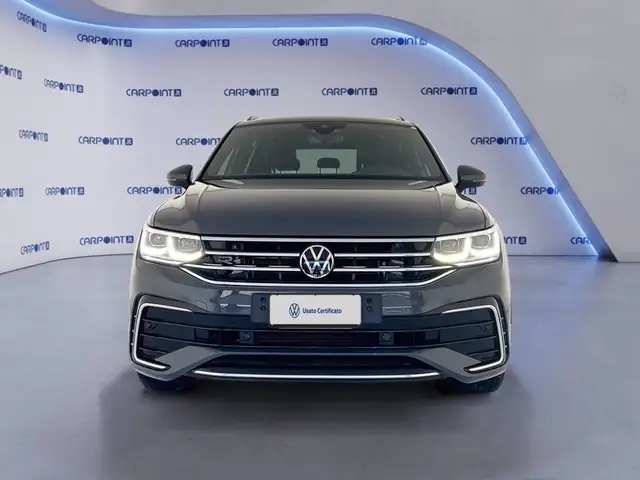 Volkswagen Tiguan view 4
