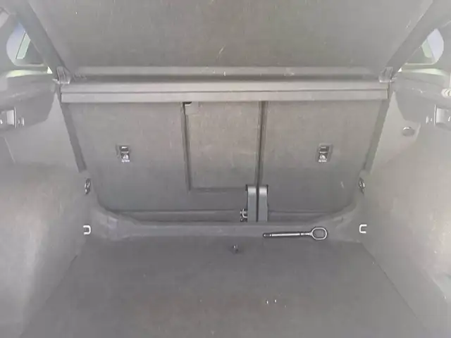 Volkswagen Tiguan view 12