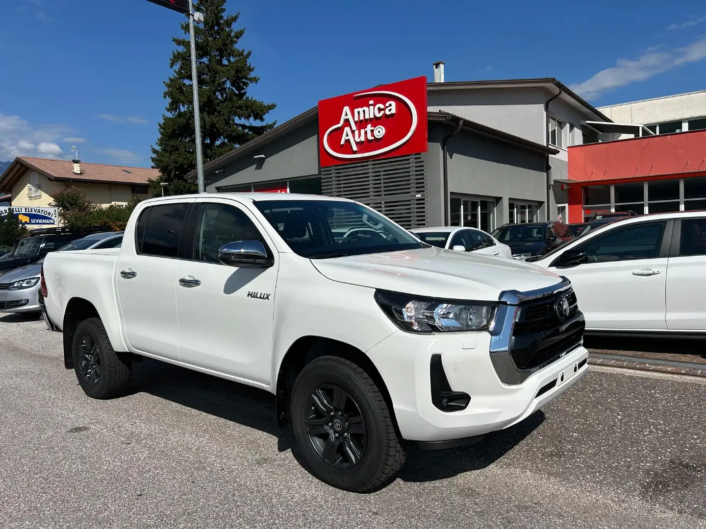 Toyota Hilux 2.4 D-4D A/T 4WD 4p. DC Comfort PRONTA CONSEGNA Bianco - 2